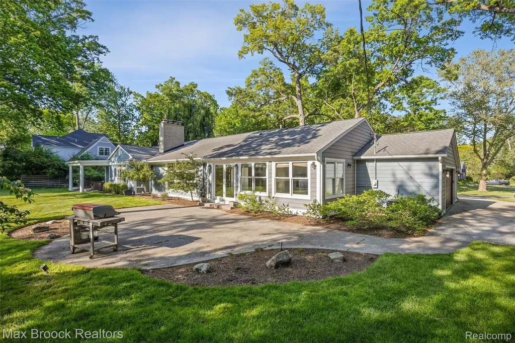 3797 S Darlington Road Bloomfield Charter Township MI 48301