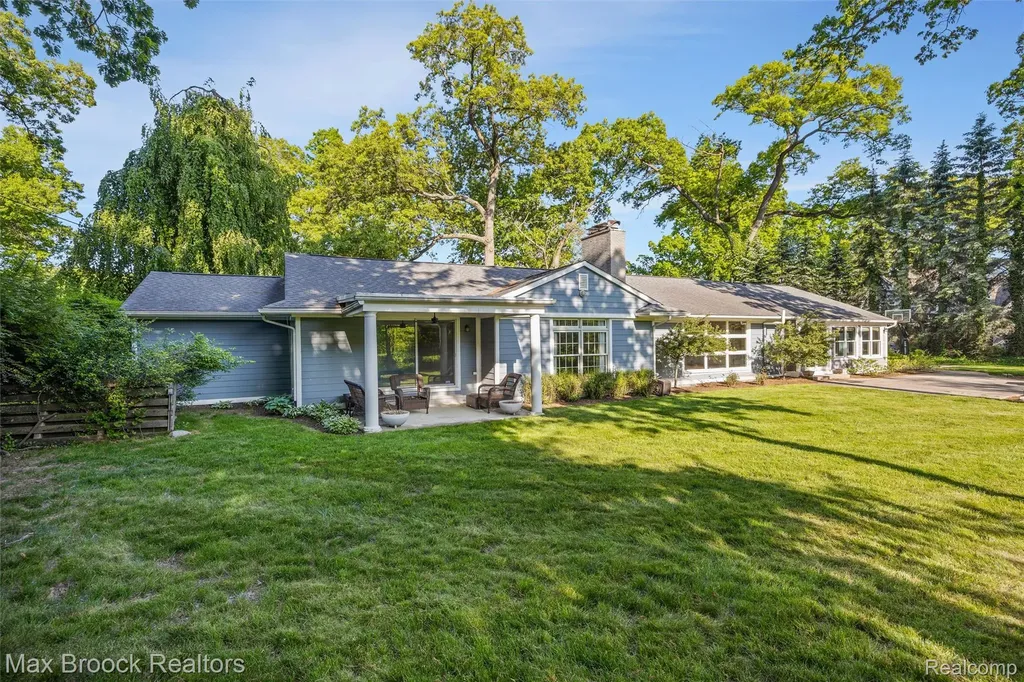 3797 S Darlington Road Bloomfield Charter Township MI 48301