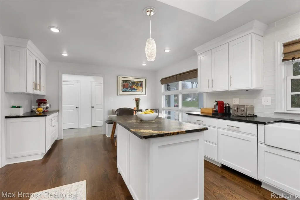 3797 S Darlington Road Bloomfield Charter Township MI 48301