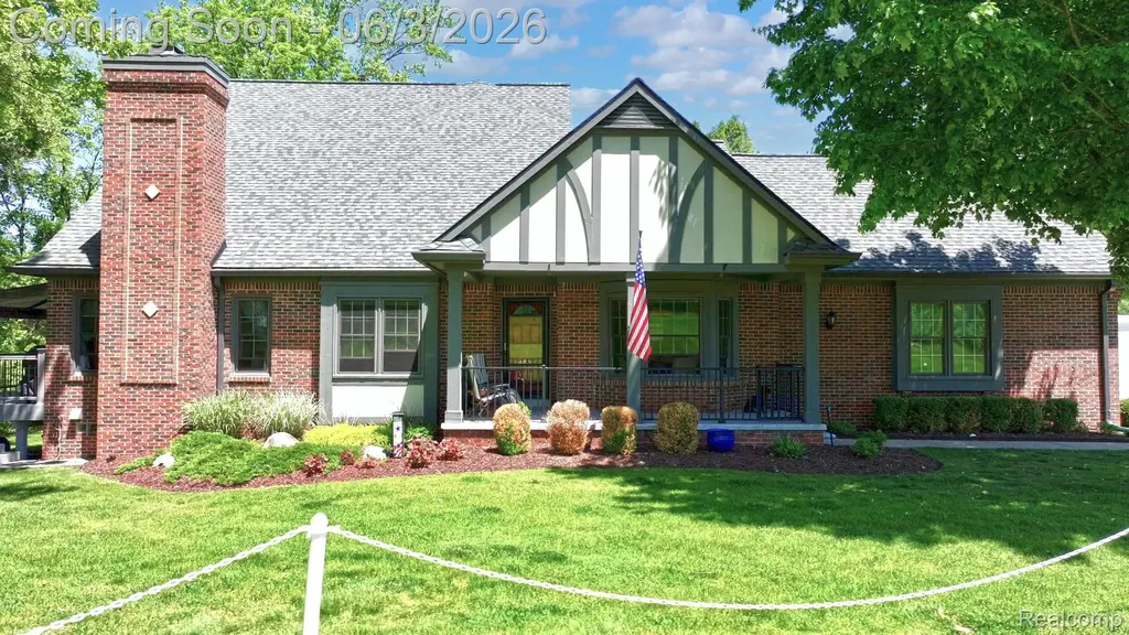 156 Sandhills Lane Lake Orion Village MI 48362