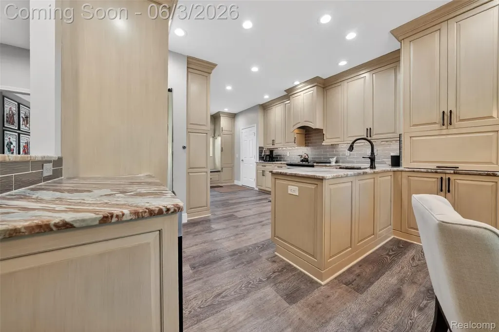 156 Sandhills Lane Lake Orion Village MI 48362