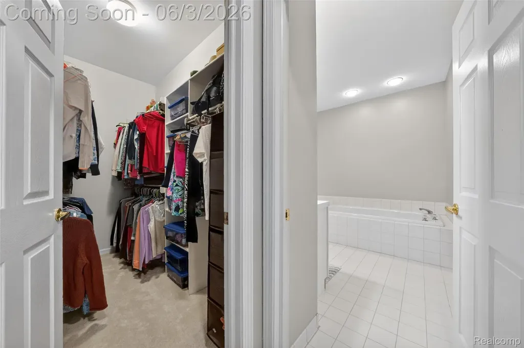 156 Sandhills Lane Lake Orion Village MI 48362