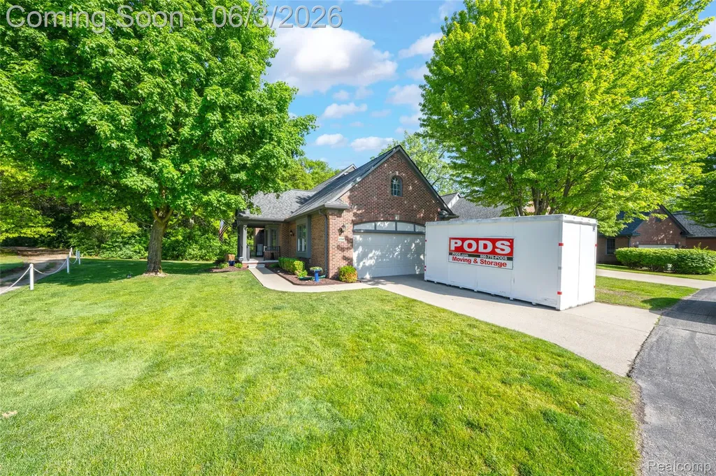 156 Sandhills Lane Lake Orion Village MI 48362