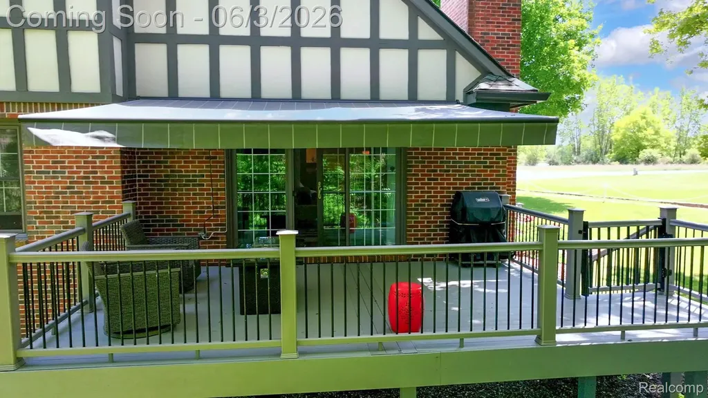 156 Sandhills Lane Lake Orion Village MI 48362