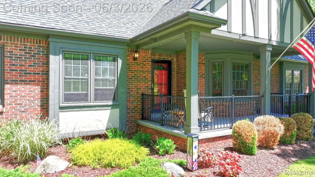 156 Sandhills Lane Lake Orion Village MI 48362