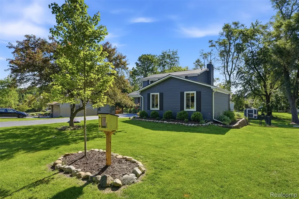 2351 Recreation Drive West Bloomfield Charter Township MI 48324