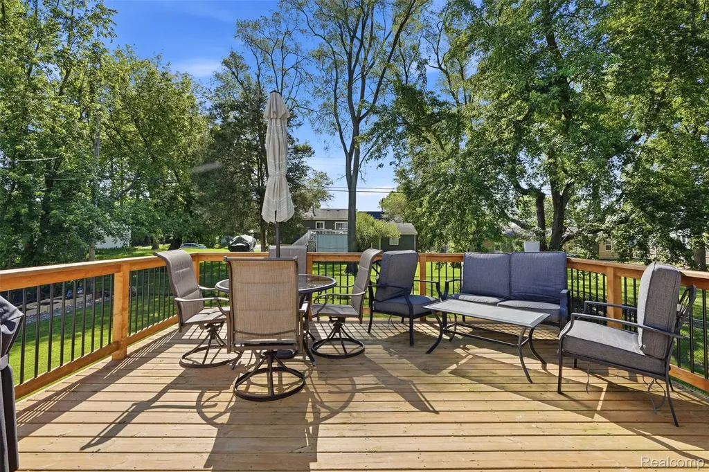 2351 Recreation Drive West Bloomfield Charter Township MI 48324