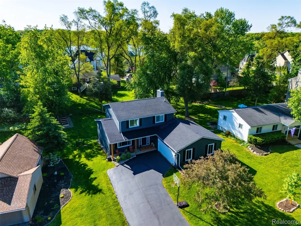 2351 Recreation Drive West Bloomfield Charter Township MI 48324