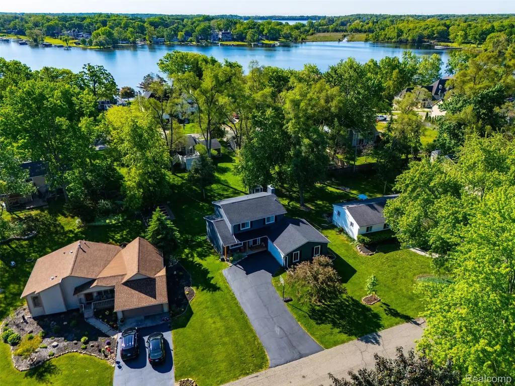 2351 Recreation Drive West Bloomfield Charter Township MI 48324