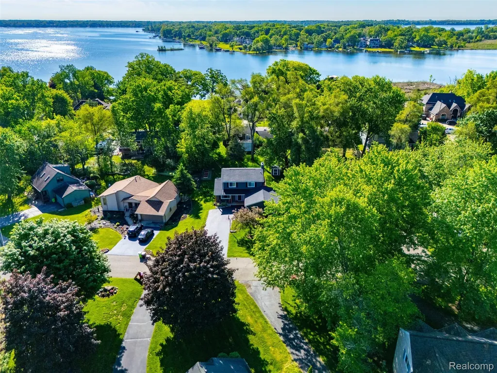2351 Recreation Drive West Bloomfield Charter Township MI 48324