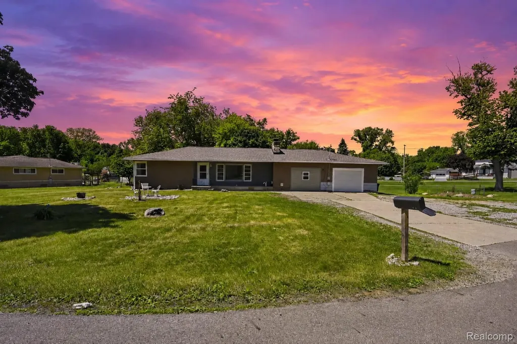 220 Meadow Lane Summit Township MI 49203
