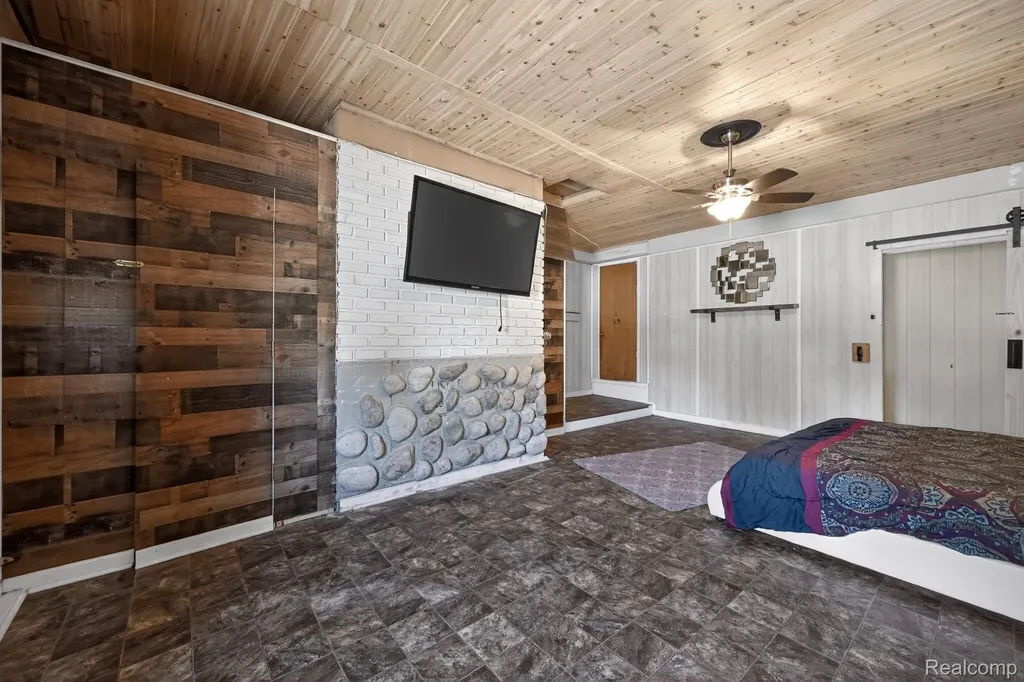 220 Meadow Lane Summit Township MI 49203