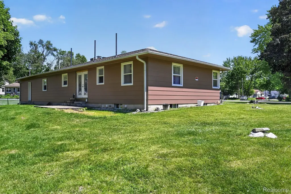 220 Meadow Lane Summit Township MI 49203