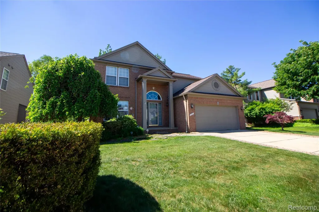 227 Biltmore Drive Troy City MI 48084