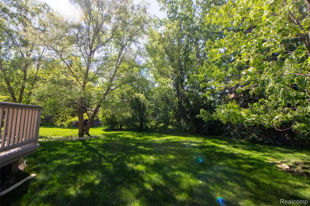227 Biltmore Drive Troy City MI 48084
