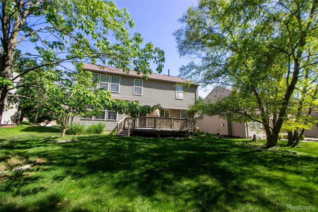 227 Biltmore Drive Troy City MI 48084