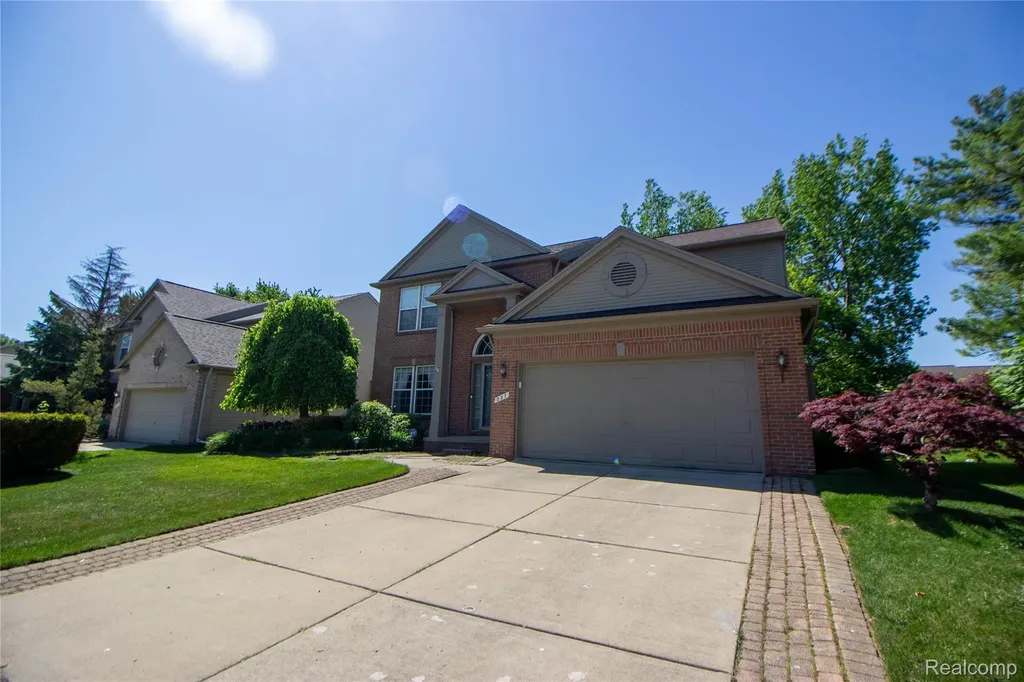 227 Biltmore Drive Troy City MI 48084