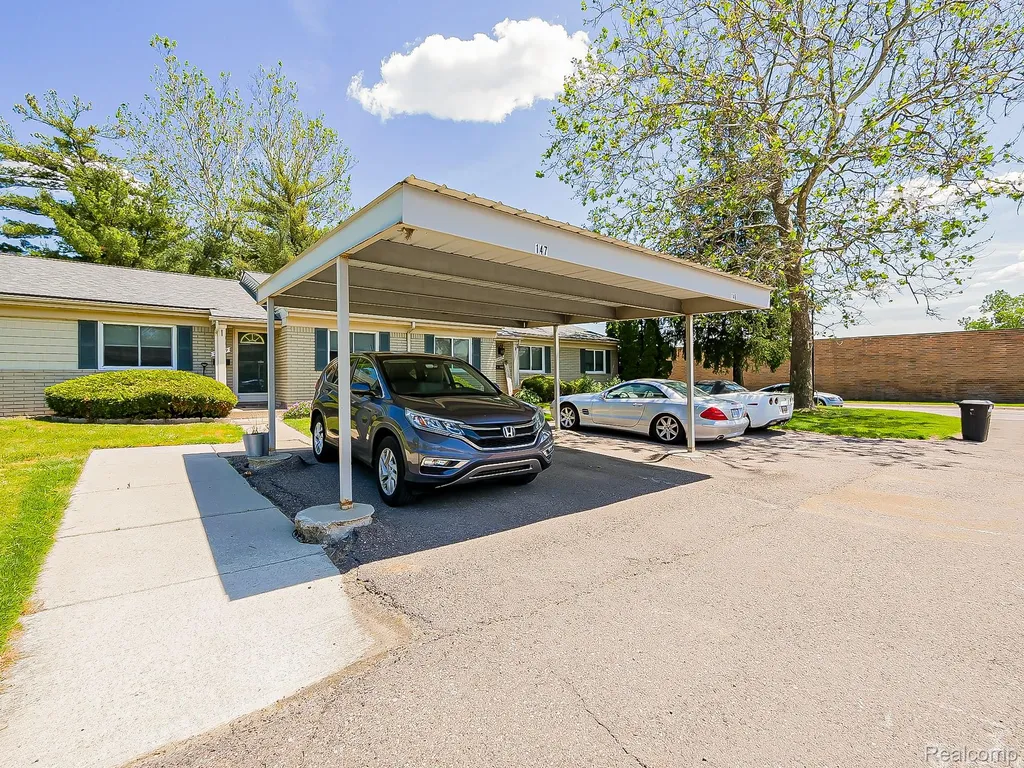 26619 Franklin Pointe Drive Southfield City MI 48034