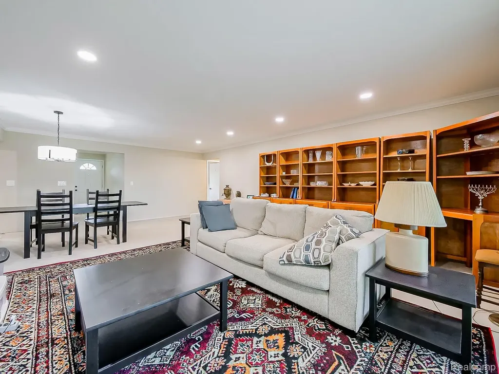 26619 Franklin Pointe Drive Southfield City MI 48034