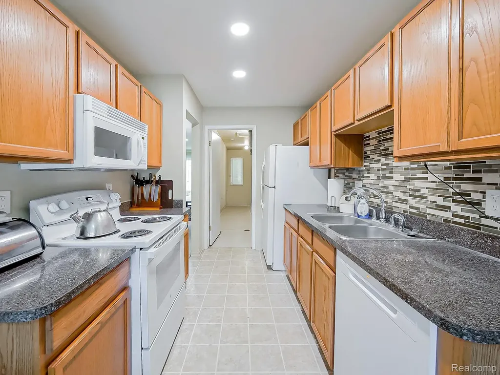 26619 Franklin Pointe Drive Southfield City MI 48034