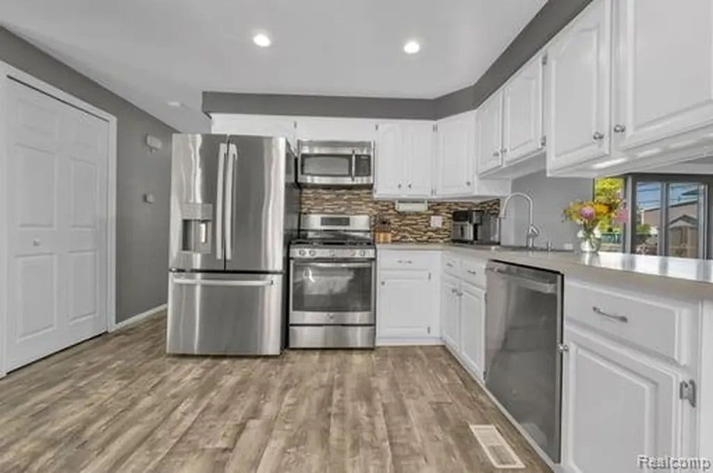 39770 Hillary Drive Canton Charter Township MI 48187