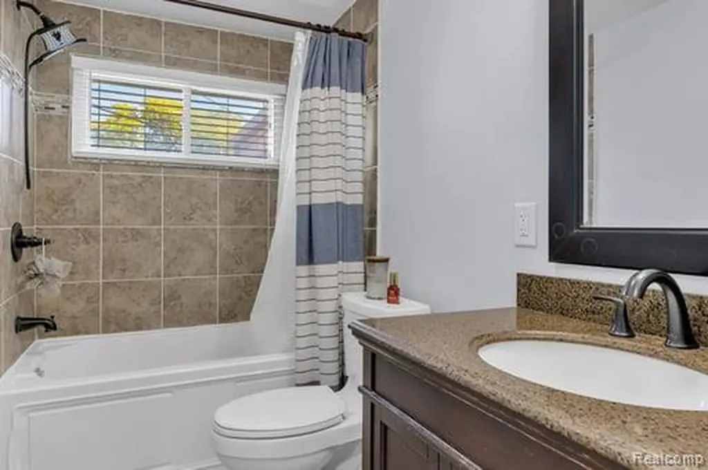 39770 Hillary Drive Canton Charter Township MI 48187