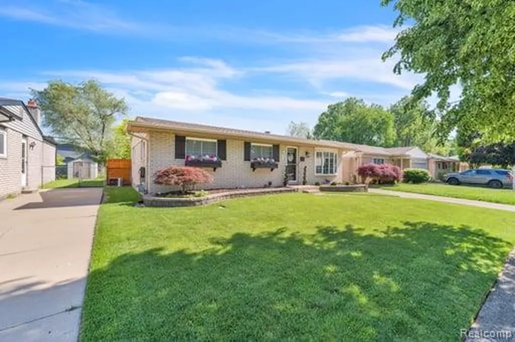 39770 Hillary Drive Canton Charter Township MI 48187