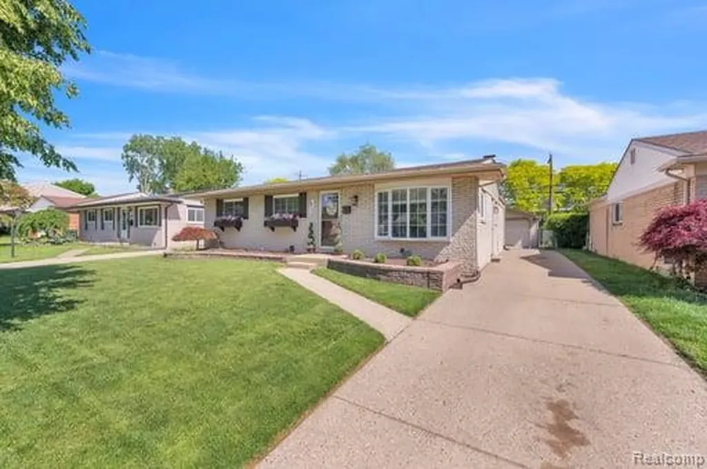 39770 Hillary Drive Canton Charter Township MI 48187