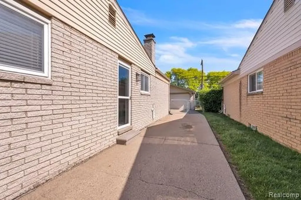 39770 Hillary Drive Canton Charter Township MI 48187