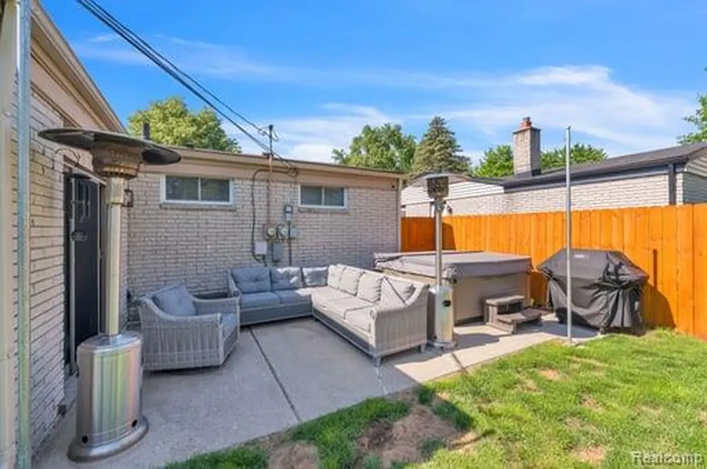 39770 Hillary Drive Canton Charter Township MI 48187