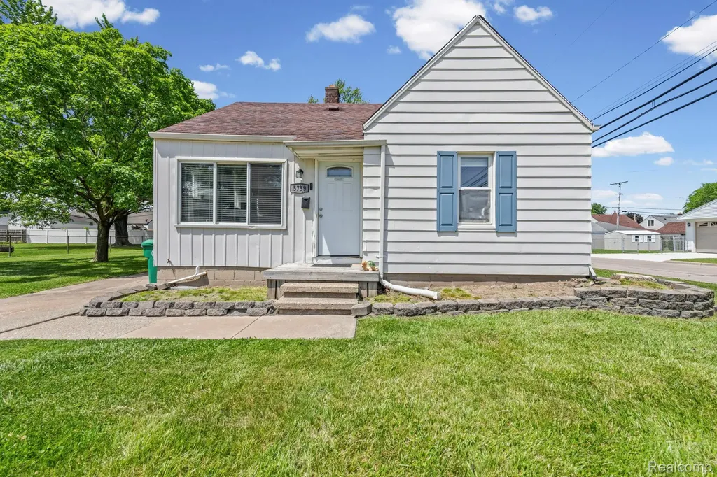 5759 Deering Street Garden City City MI 48135