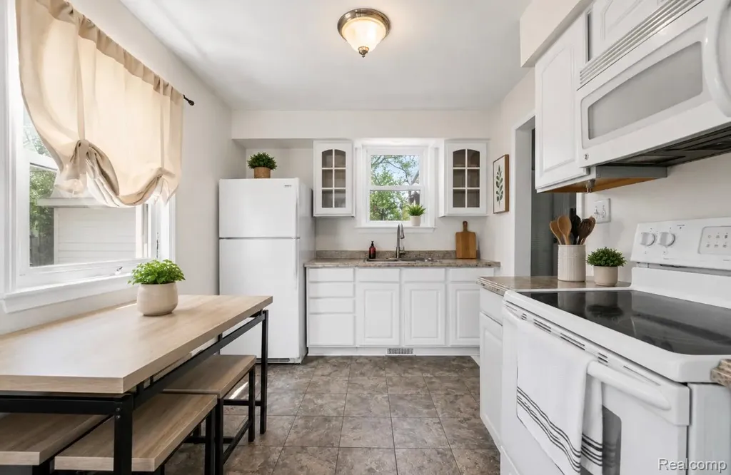 5759 Deering Street Garden City City MI 48135