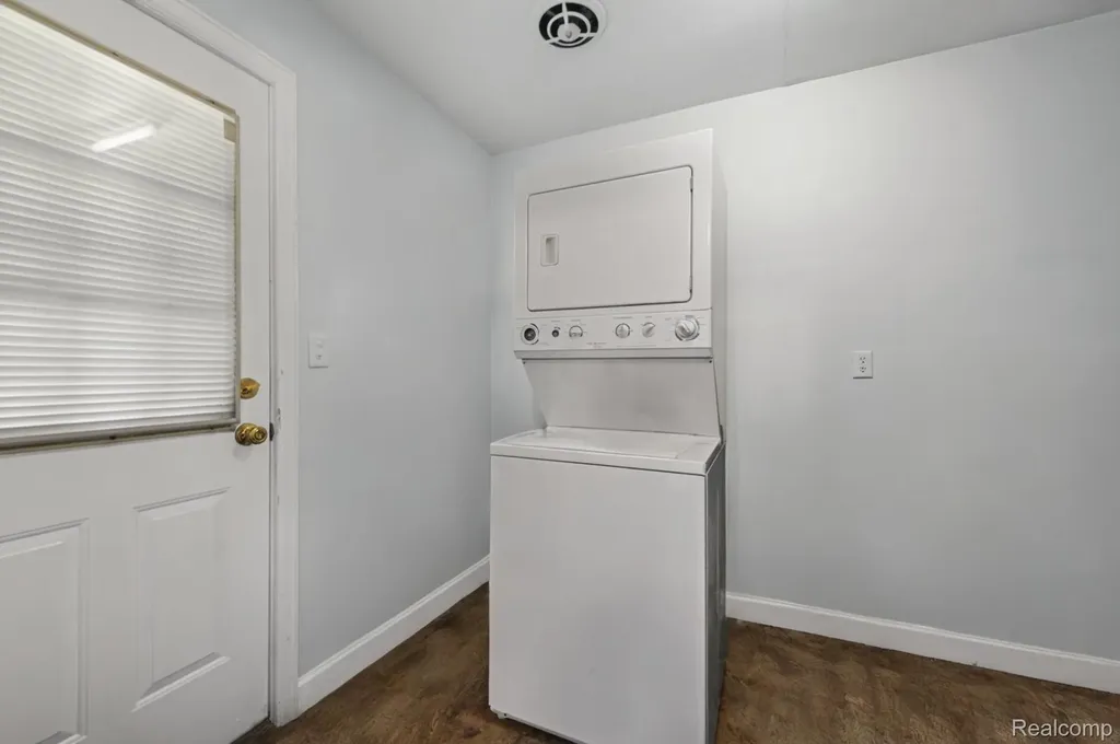5759 Deering Street Garden City City MI 48135