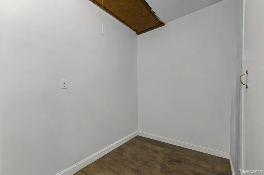 5759 Deering Street Garden City City MI 48135