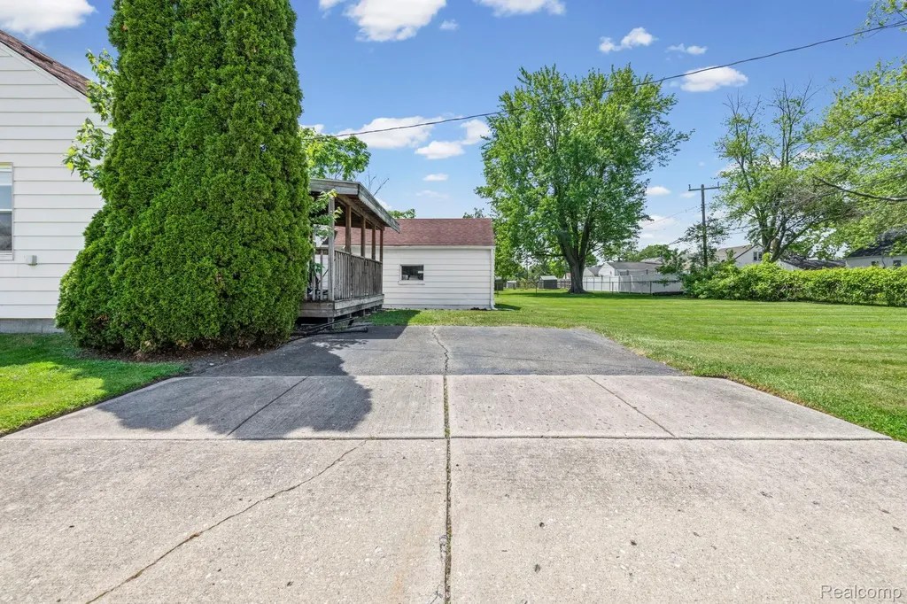 5759 Deering Street Garden City City MI 48135