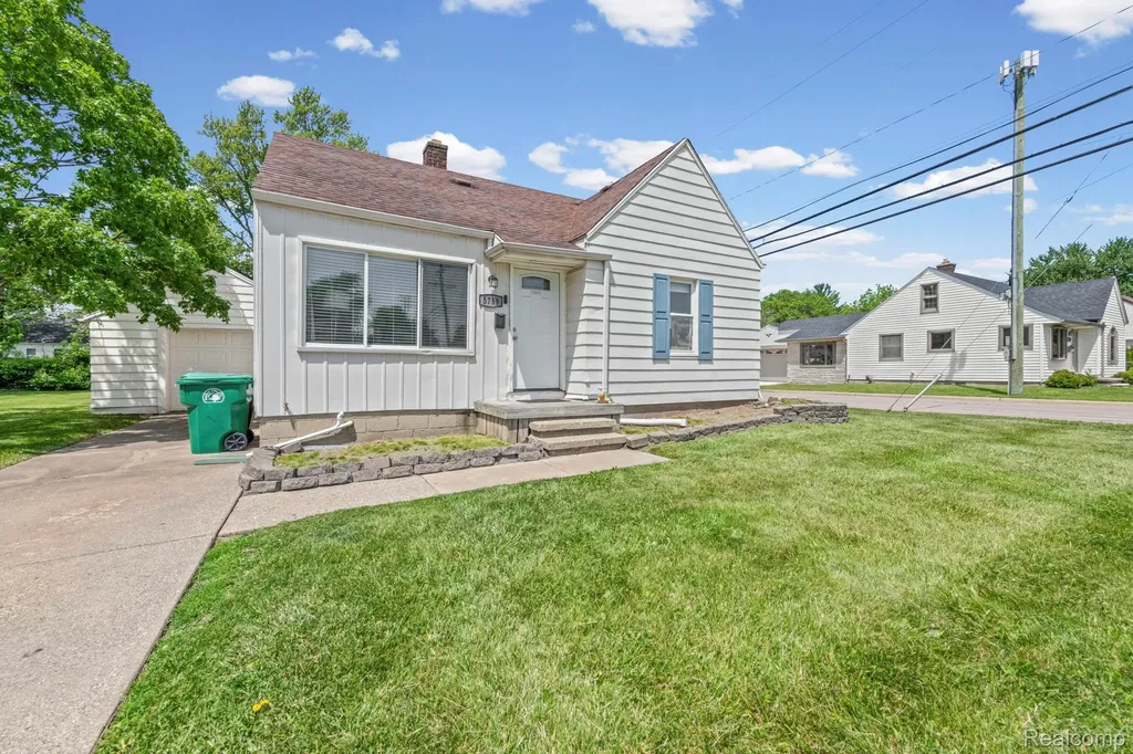 5759 Deering Street Garden City City MI 48135