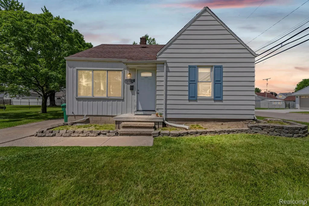 5759 Deering Street Garden City City MI 48135