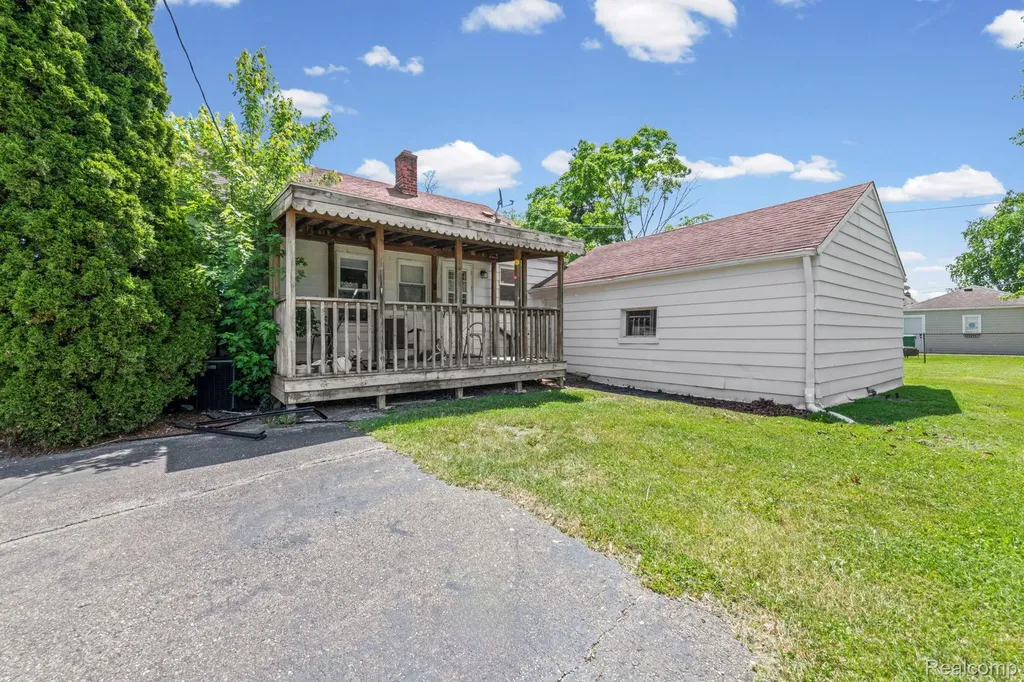 5759 Deering Street Garden City City MI 48135