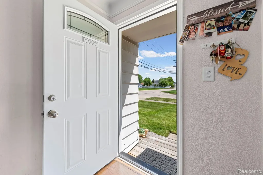 5759 Deering Street Garden City City MI 48135