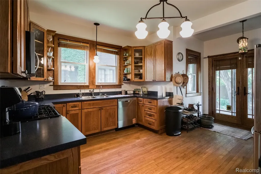 51 Massachusetts Street Highland Park City MI 48203