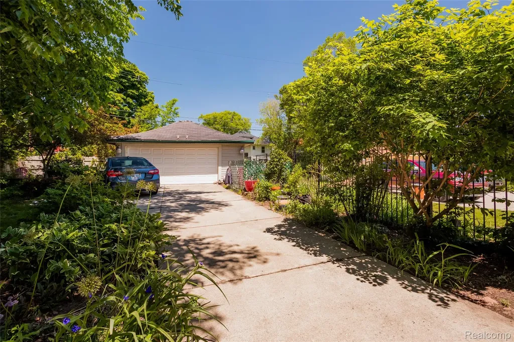 51 Massachusetts Street Highland Park City MI 48203