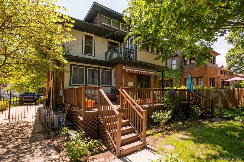 51 Massachusetts Street Highland Park City MI 48203