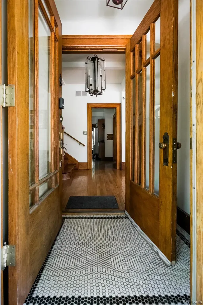 51 Massachusetts Street Highland Park City MI 48203
