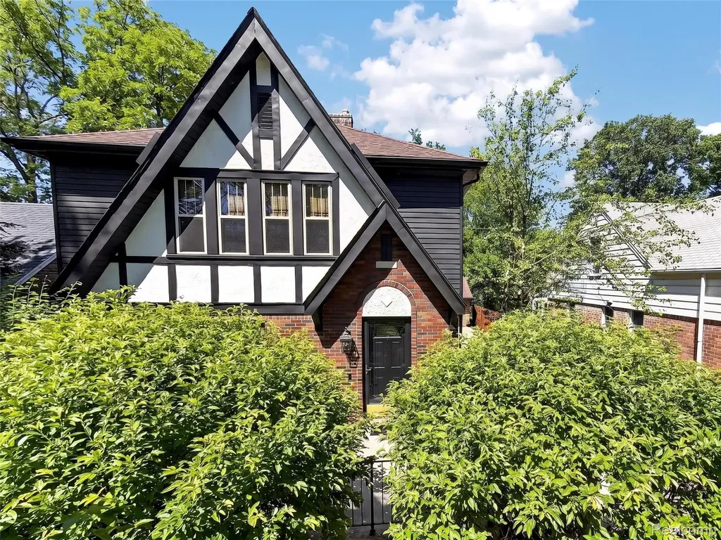 108 Maplefield Road Pleasant Ridge City MI 48069