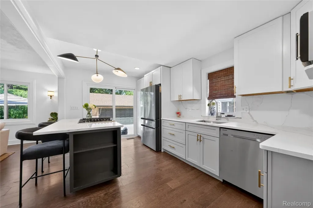 108 Maplefield Road Pleasant Ridge City MI 48069