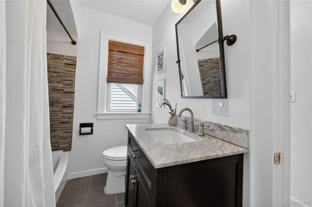 108 Maplefield Road Pleasant Ridge City MI 48069
