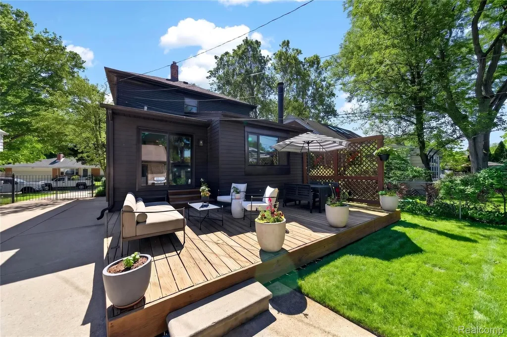 108 Maplefield Road Pleasant Ridge City MI 48069