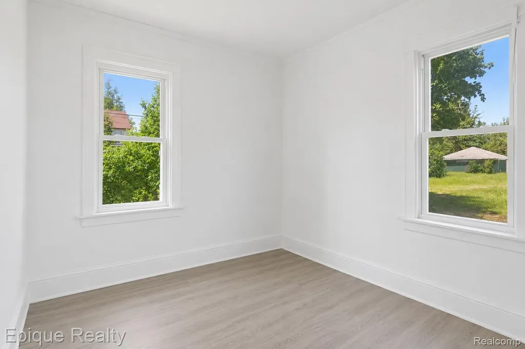 16901 Log Cabin Street Detroit City MI 48203