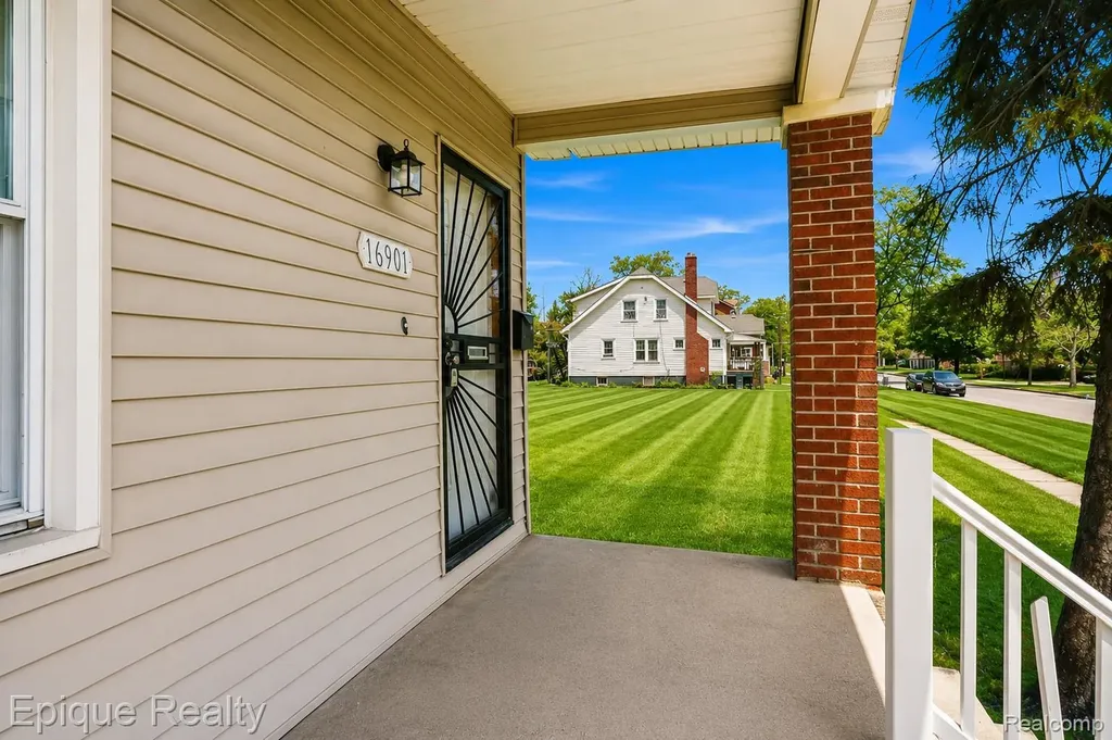 16901 Log Cabin Street Detroit City MI 48203