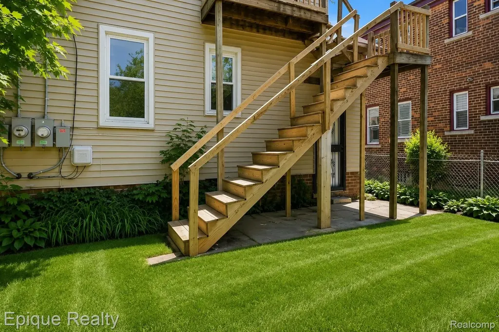 16901 Log Cabin Street Detroit City MI 48203